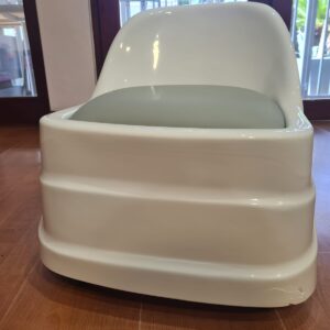 Pedi stool - DEMO (slight crack)