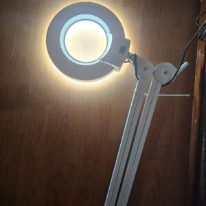 Mag lamp with clamp DEMO (cracked)