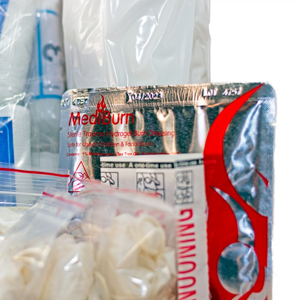 Regulation 7 First Aid Kit in Grab Bag Red (5-50 Persons) - Image 9