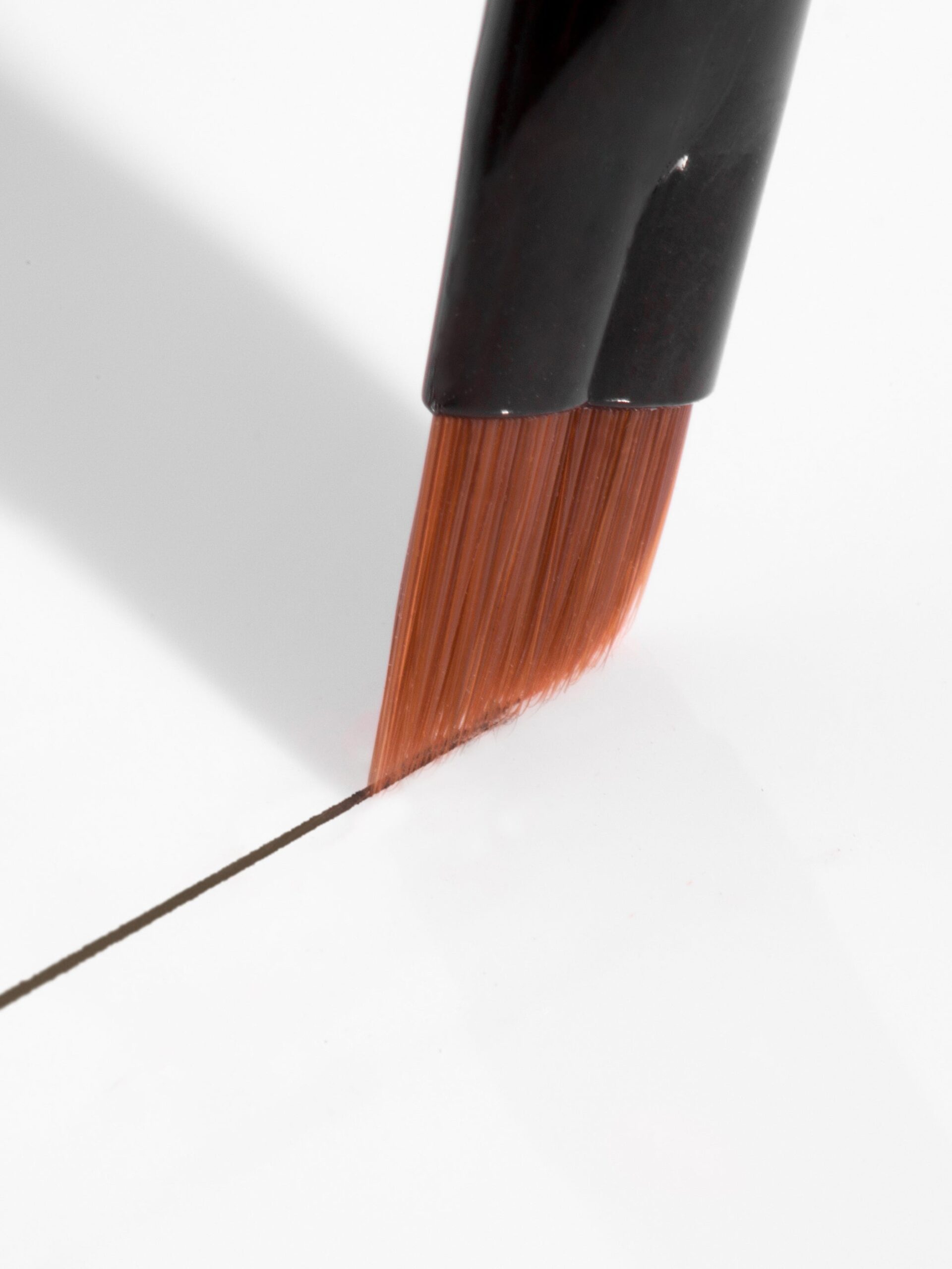 HD Brows Super Fine Angled Brow Brush - Image 2